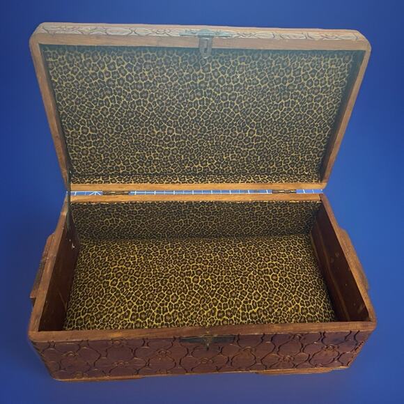 Vintage Mid-Century Carved Wooden Trinket Box Floral Carving Leopard Lining - Picture 4 of 9